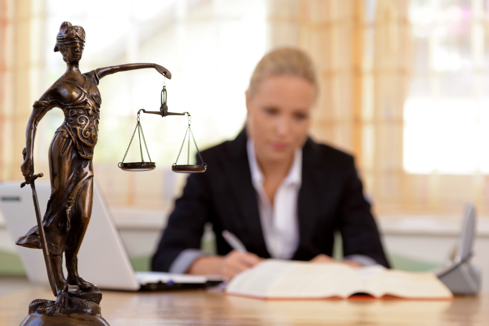 Адвокат остался без ответа на свой запрос по применению налогового законодательства