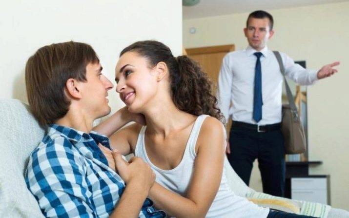 Если муж гуляет, жена имеет право на любовника?: Супружеская измена, юридические последствия