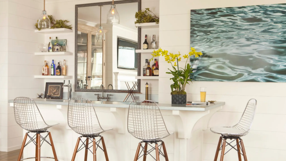 А вы хотите такое?Как создать домашний бар, который поразит ваших гостей.