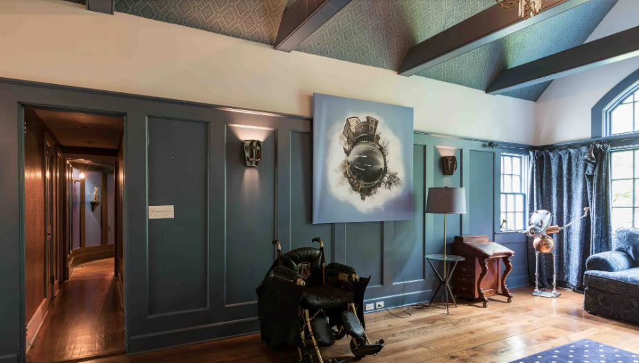 Коттедж в стиле готик-рок, подходящий для летучей мыши из ада