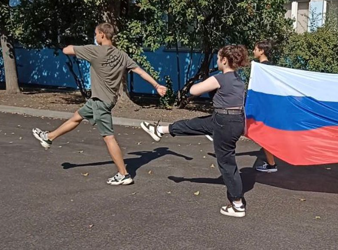 В поисках мест для флагштока: российские школы учатся патриотизму. Разговор о самом важном