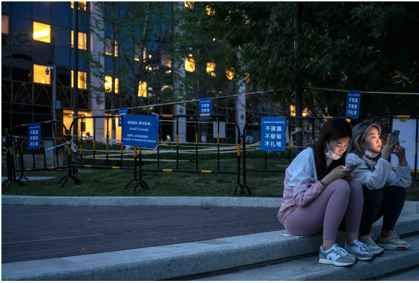 Борясь с насилием и цензурой, женщины в Китае становятся "невидимыми и отсутствующими"