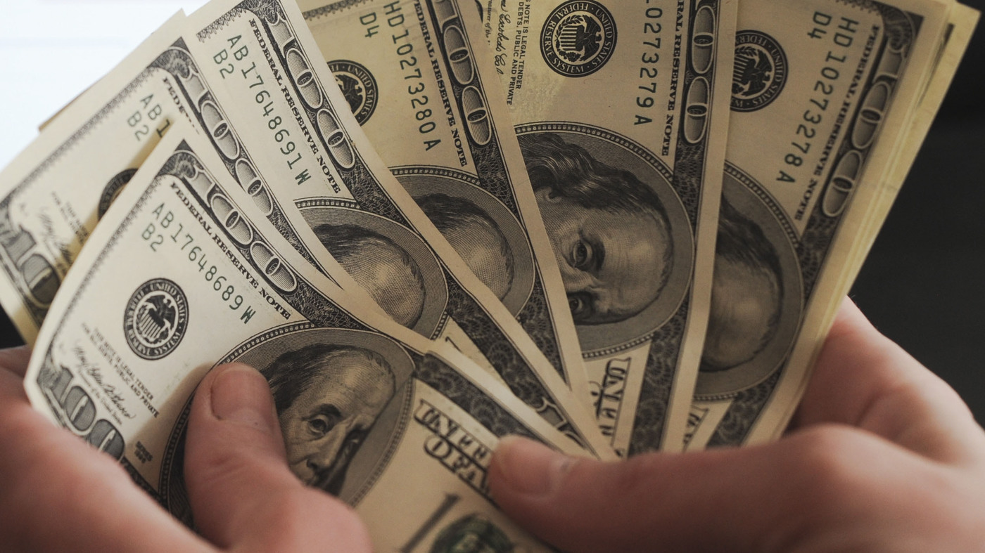 Эксперт рассказал, каким будет курс рубля и доллара в сентябре