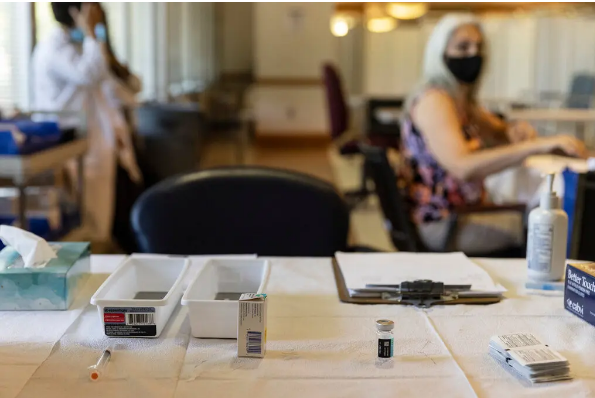 Объявляется чрезвычайное положение в связи с полиомиелитом в Нью-Йорке.