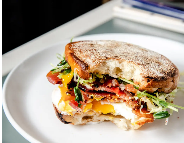 Завтрак с бабушкой.