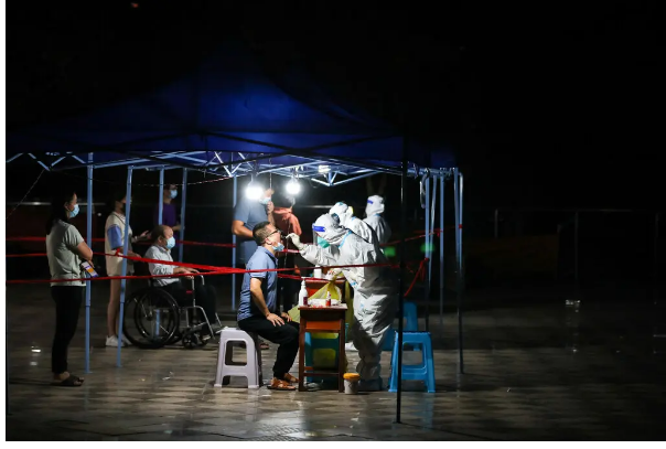 Просто хлеб и лапша: в Синьцзяне бедствие из-за карантина из-за Covid в Китае