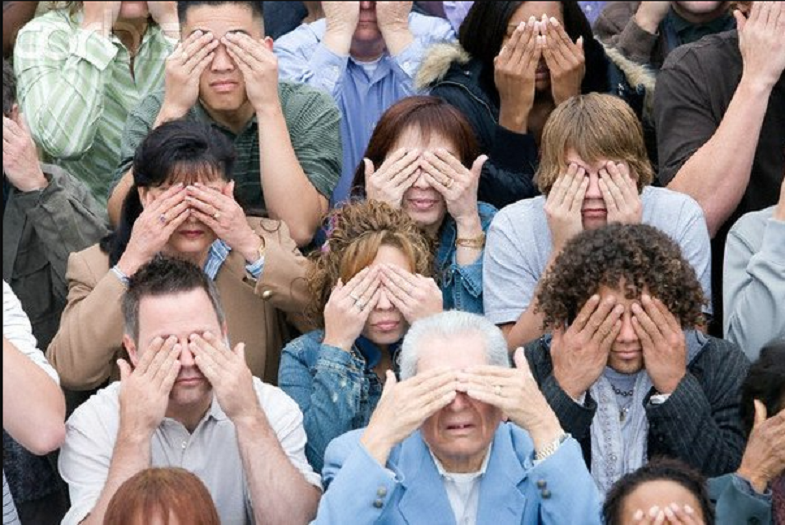 Создание общественного мнения, как способ манипулирования массами в достижении собственной цели.