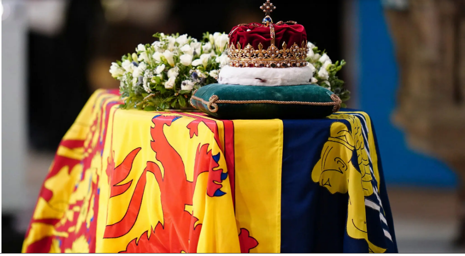 День, пропитанный древними традициями для нового короля