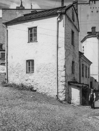 Как выглядит самый старый дом в России