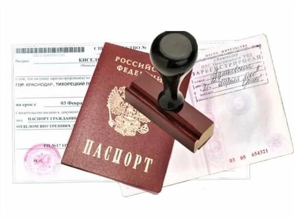 Собственник квартиры (бабушка) не сможет выселить внуков в никуда, пока не прекращено право пользования квартирой её сына. По следам вопроса НИАН.