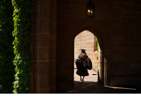 В колледже учится больше женщин, чем мужчин. Это может изменить экономику?