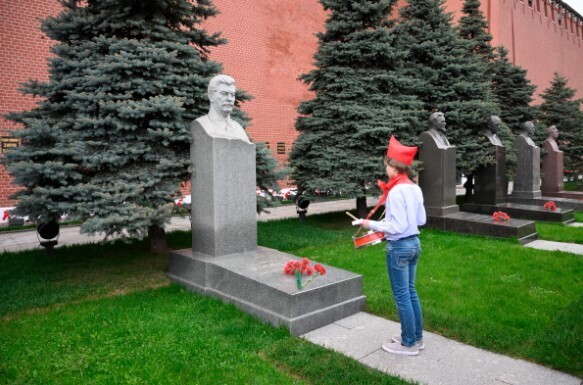 Необычные захоронения и могилы самых известных россиян