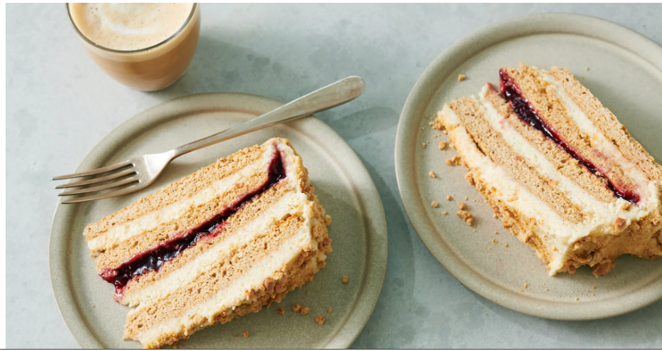 Медовый торт с долгой историей и множеством слоев