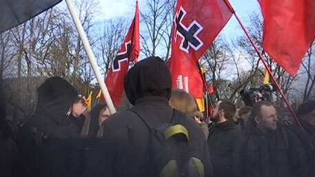 Почему Россия не защищает Русских в Прибалтике от их националистов унижающих проживающих там Русских много десятилетий и не стала бомбить её ?