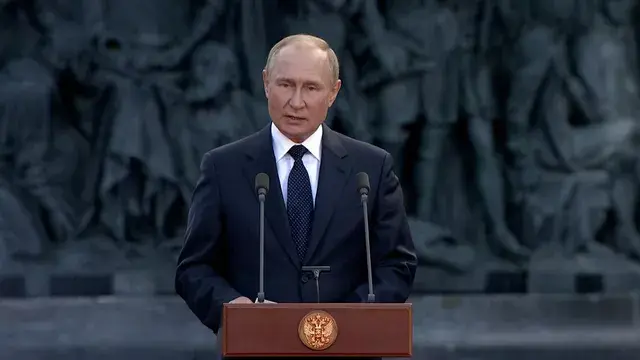 Макрон призвал мировое сообщество усилить давление на Путина