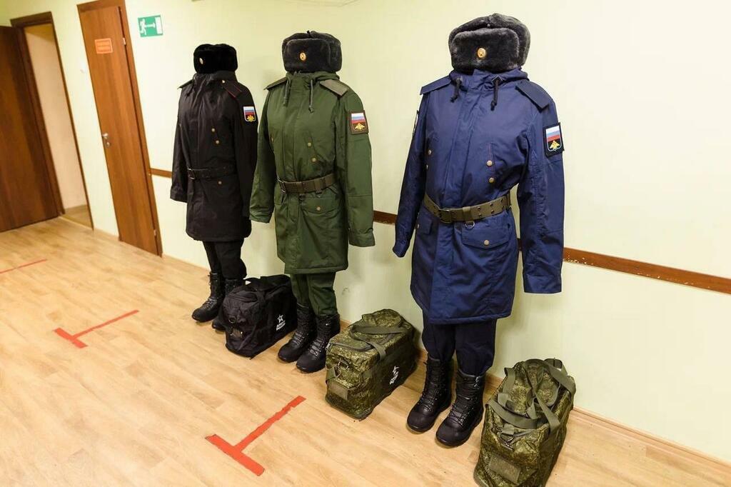 Андрей Чибис посетил пункт сбора в Мурманске и военкомат в Коле