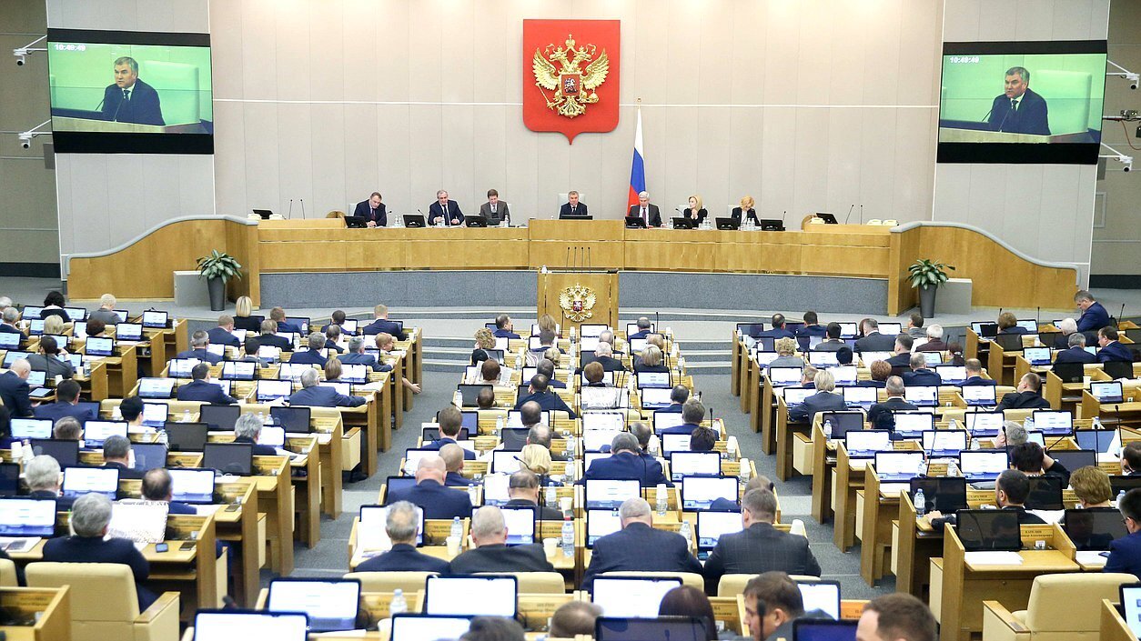 Государственную Думу закрыть, всех Депутатов мобилизовать на СВО.