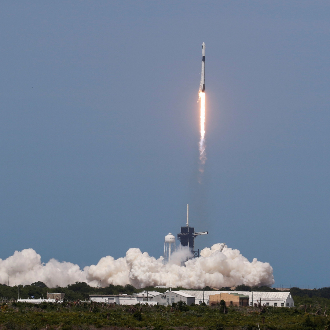 Сегодня очевидцы в Санкт-Петербурге наблюдали в небе в районе Выборга запуск ракеты! Что это? официальных комментариев не дают! это "Буревестник"?