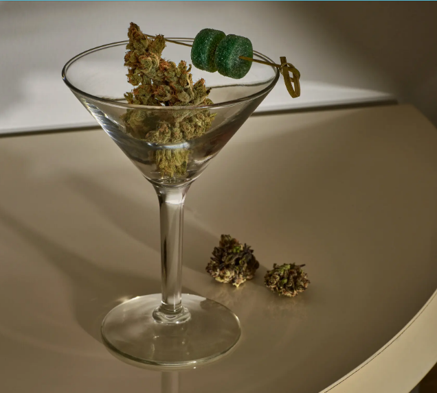 Травяные напитки - это пьянящий заменитель алкоголя. Но безопасны ли они?