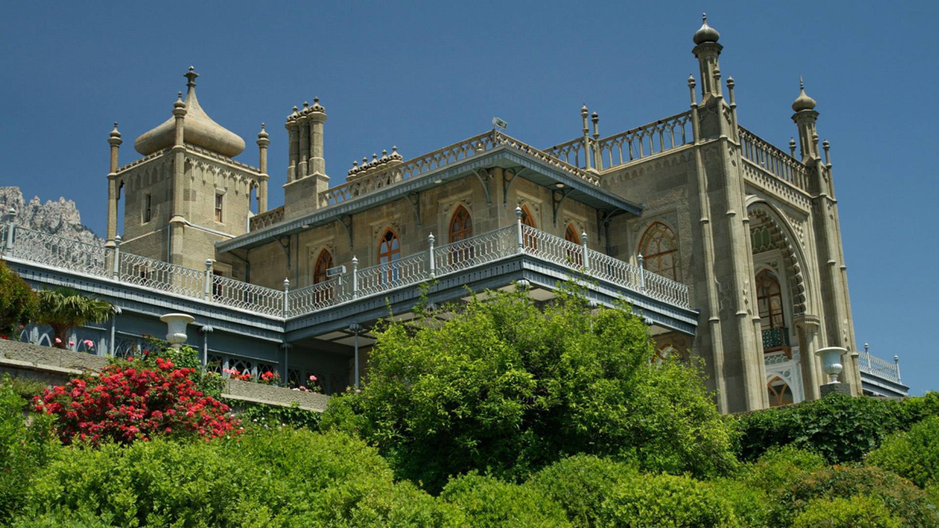 Воронцовский дворец фото. Алупка Крым Воронцовский дворец. Алупкинский дворец музей Воронцова. Воронцовский дворец (г. Алупка). Граф Воронцов Воронцовский дворец.