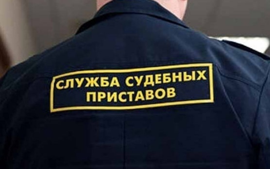 Как должнику не остаться без унитаза? Какие вещи судебные приставы не могут арестовать за долги разъяснил Верховных суд