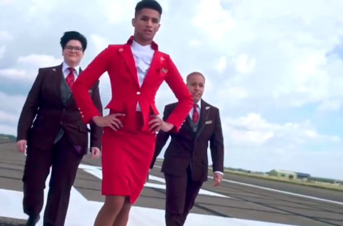 Британская авиакомпания разрешает мужчинам носить юбки