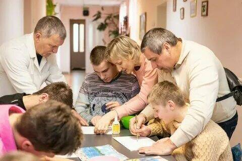 Должен ли инвалид оплачивать социального работника в такси