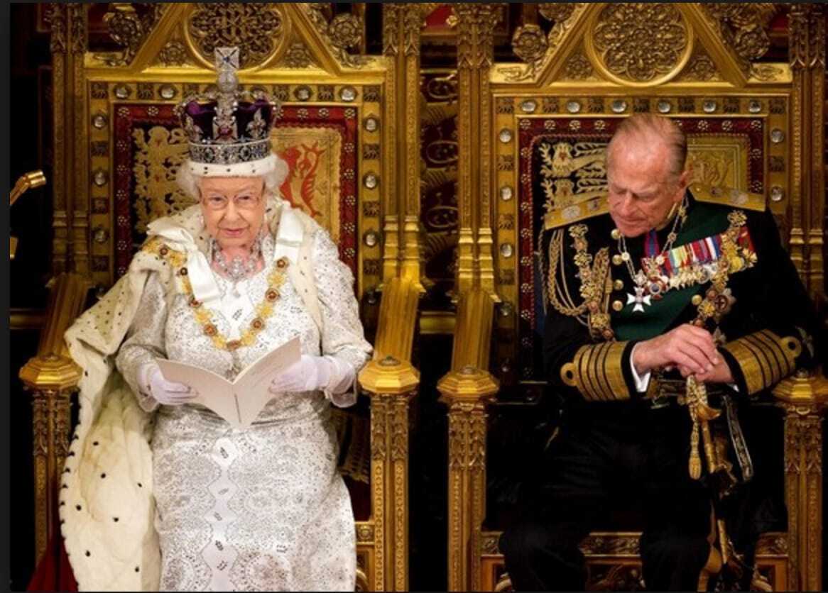 Что хранилось в шкатулке королевы Елизаветы ll? Самая роскошная и баснословно дорогая коллекция драгоценностей в мире.