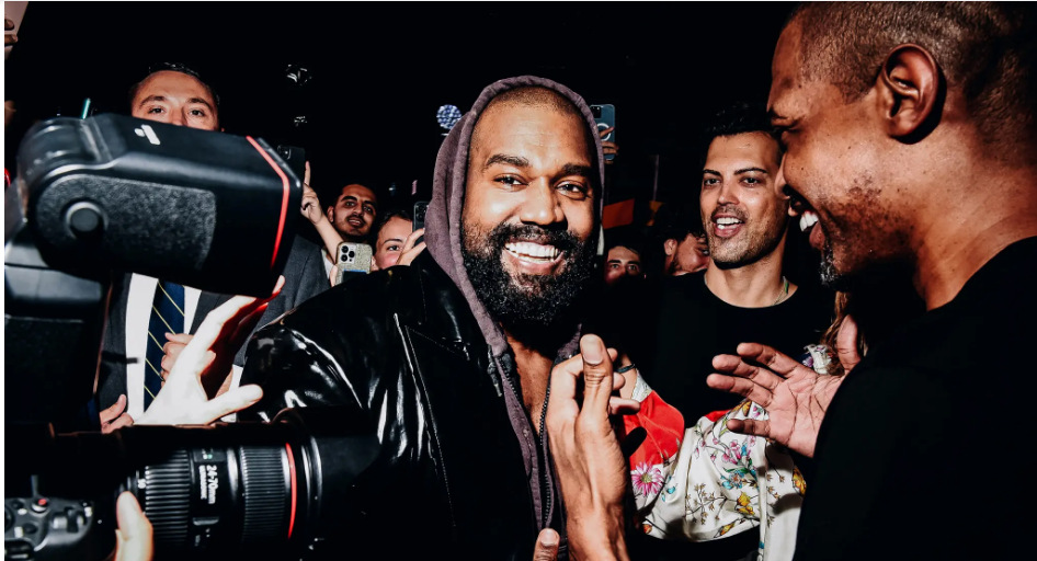 Нет оправдания вашей рубашке с надписью "Белые жизни имеют значение" Не от Ye. И не из его новой коллекции YZY.