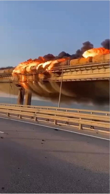 Взрыв на Крымском мосту: владелец машины записал видео о собственной непричастности к подрыву стратегического объекта