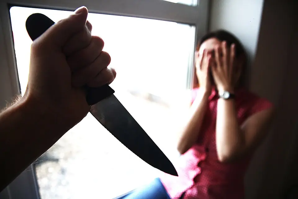 Бывший мне угрожает, говорит, что убьёт меня и моих детей. Что мне делать?