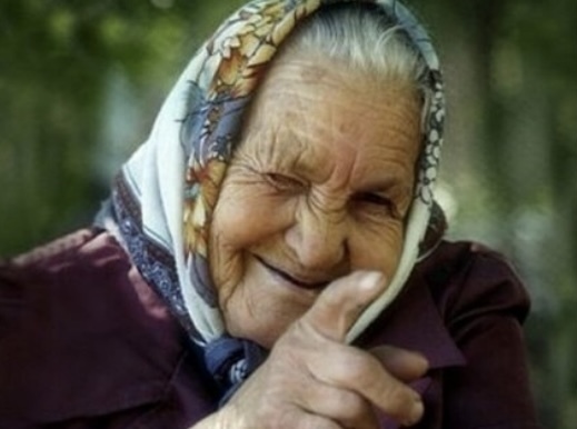 Пожилая бабушка смогла обезвредить двух телефонных мошенников.