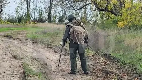 РОССИЙСКИЕ ВОЕННЫЕ МИНИРУЮТ ДОРОГИ НА СВАТОВО, КРЕМЕННУЮ, ВЗРЫВАЮТ МОСТЫ В ЛУГАНСКОЙ ОБЛАСТИ