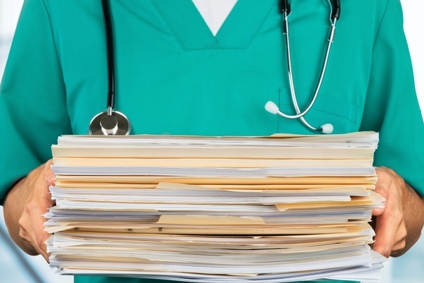 Медицинская организация не вправе отказать пациенту в ознакомлении с медицинской документацией, а также в выдаче истребуемых копий и выписок из неё