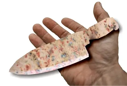 Кухонный нож, люстра, занавеска на кухню из пластиковых бутылок