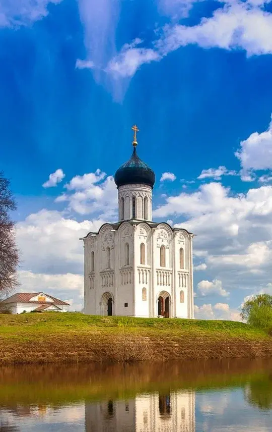 Праздник Покрова и русские правители: произошло в Византии, а празднуется в России