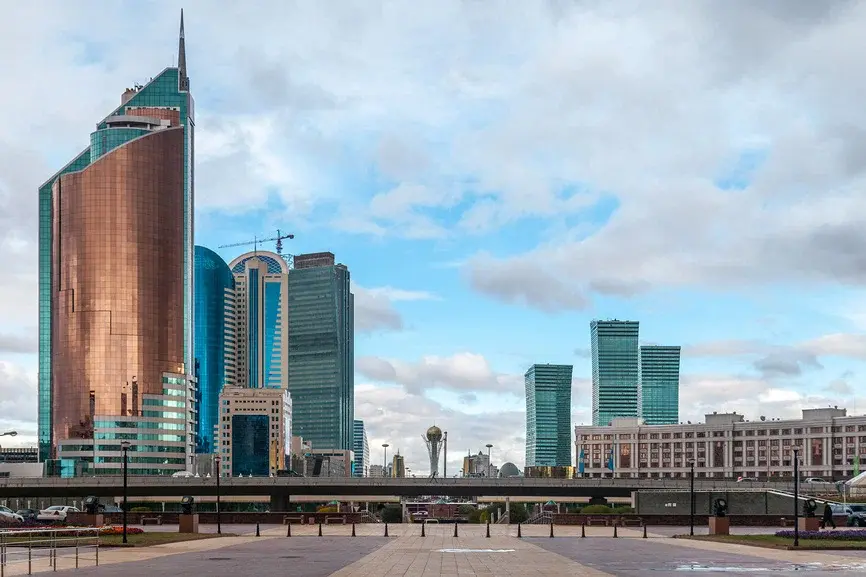 «Кому на Руси жить хорошо»: вам нравится жить в России? А хотели бы уехать из страны прямо сейчас?