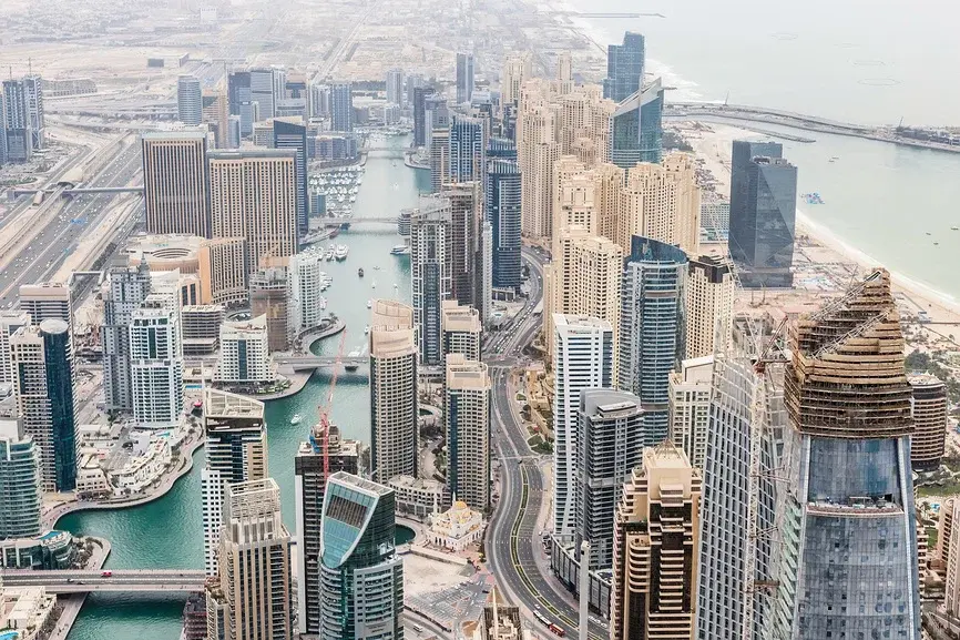 «Кому на Руси жить хорошо»: вам нравится жить в России? А хотели бы уехать из страны прямо сейчас?