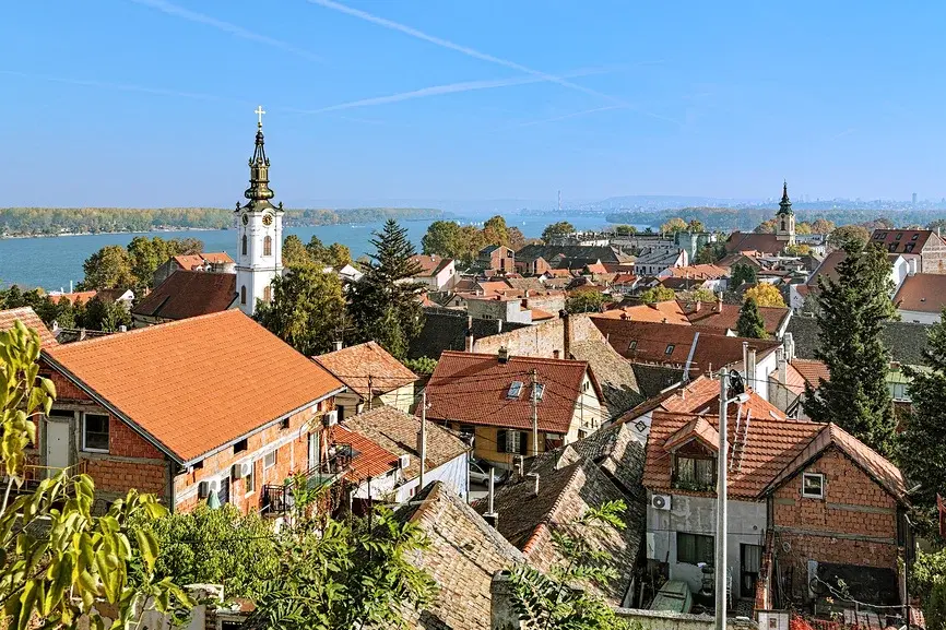 «Кому на Руси жить хорошо»: вам нравится жить в России? А хотели бы уехать из страны прямо сейчас?