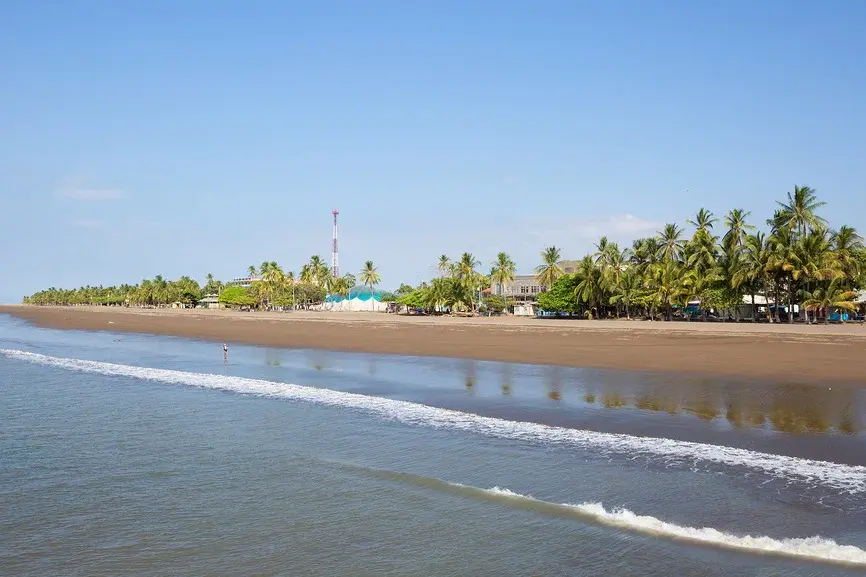 «Кому на Руси жить хорошо»: вам нравится жить в России? А хотели бы уехать из страны прямо сейчас?