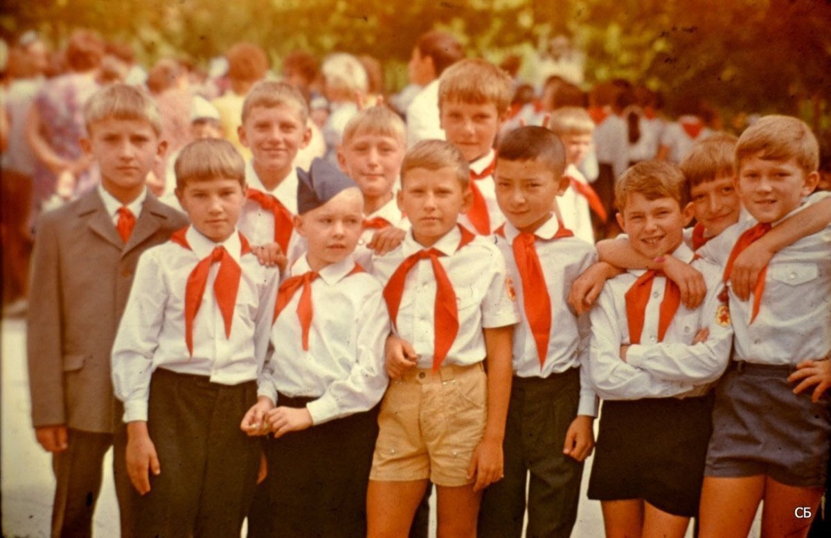 Пионерия СССР и Молодая гвардия России: есть ли что то общее и в чем разница?