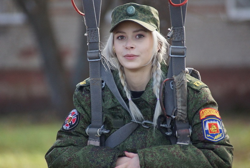 Депутат предложил призывать в армию женщин