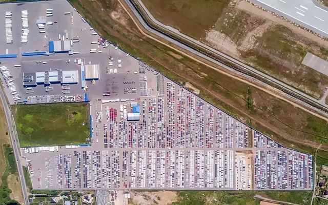 Несмотря на санкции, десятки тысяч новых иномарок на складах в Подмосковье