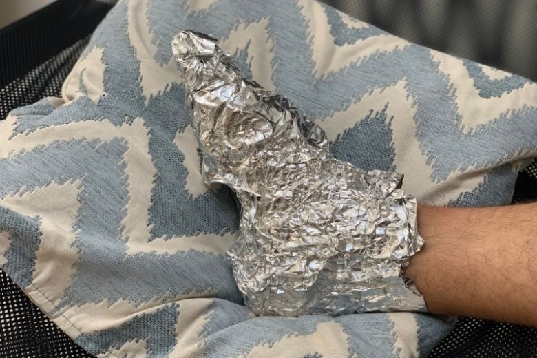 Вот почему некоторые люди заворачивают ноги в фольгу на ночь: уловка ценнее золота!