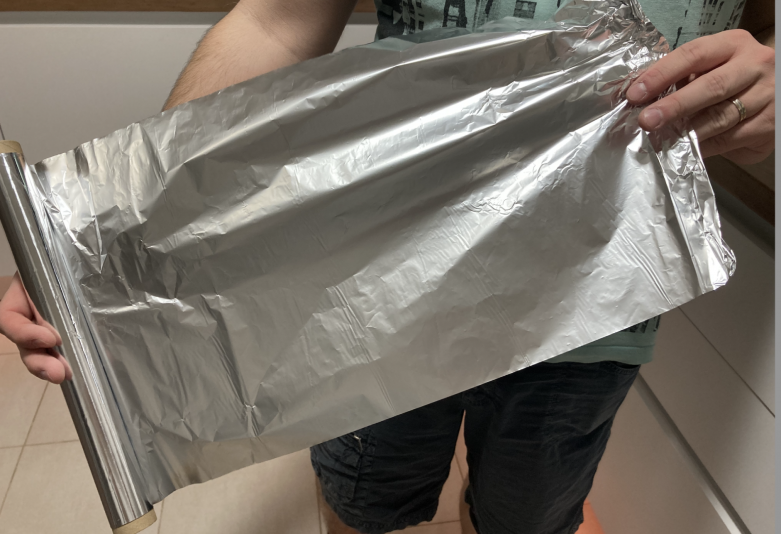 Вот почему некоторые люди заворачивают ноги в фольгу на ночь: уловка ценнее золота!