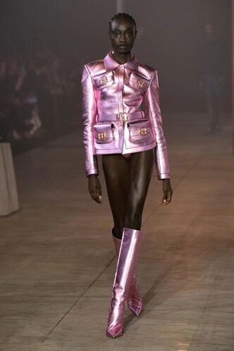 Разум, гудбай: модные тренды на весну 2023 поражают даже тех, кто видел многое