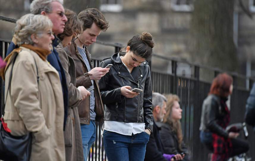 Почему люди "живут" в новостях?