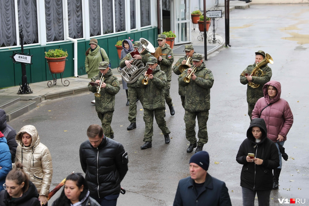 Волгоград 2 недели. Военная улица. Военные Украины. Погибшие военные на Украине.