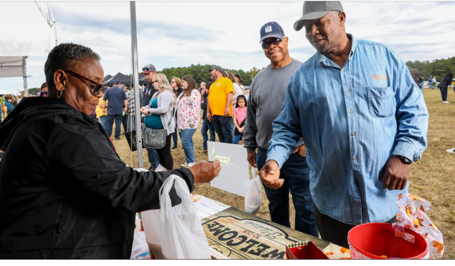 Почему каждый должен готовить рагу по-брансуикски, классическое блюдо Юга Согревающее душу, пикантное и сладкое, это блюдо с глубокой историей .