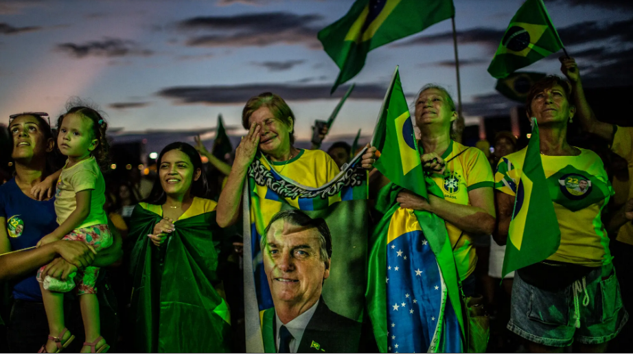 После поражения Болсонаро молчит, а Бразилия готовится к беспорядкам